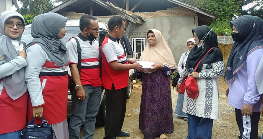 MTsN 5 Kota Padang Salurkan Bantuan Untuk Korban Gempa Pasaman Barat