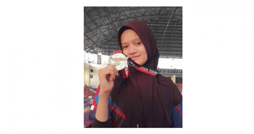 Kado Penghujung Tahun, Dua Siswa MTsN 5 Kota Padang Raih Medali Emas Pada Kejurprov Taekwondo 2022