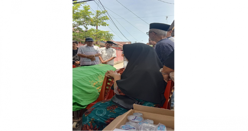 Peserta Didik MTsN 5 Kota Padang Berduka,Gema Wiyarti Ikut Melayat