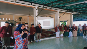 Lilis Andriani Kepala MTsN 5 Kota Padang, Buka Penyuluhan Napza Yang Digelar Mahasiswa KKN Unes Padang