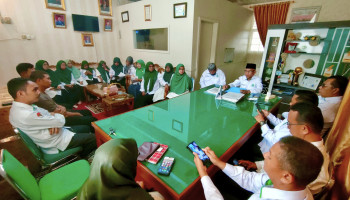 Kepala MTsN 5 Kota Padang Gelar Briefing dengan Tim PPDBM, Tekankan Pelayanan Optimal