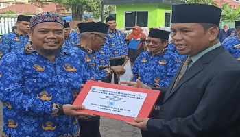 Kementerian Agama Kota Padang Berikan Apresiasi: Rahmatullah Terima Bantuan Media Pembelajaran Digital