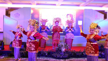 Sanggar Tari MTsN 5 Padang Tampil di Acara Malam Grand Final Penilaian Penyuluh Teladan Se-Sumatera Barat