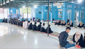 Tingkatkan Kepedulian, OSIM MTsN 5 Kota Padang Gelar Buka Bersama Dengan Anak Yatim