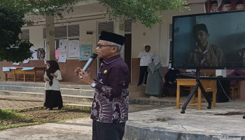 Bangun Jiwa Memiliki, Kepala MTsN 5 Kota Padang Ajak Warga Madrasah Jaga Lingkungan Bersama